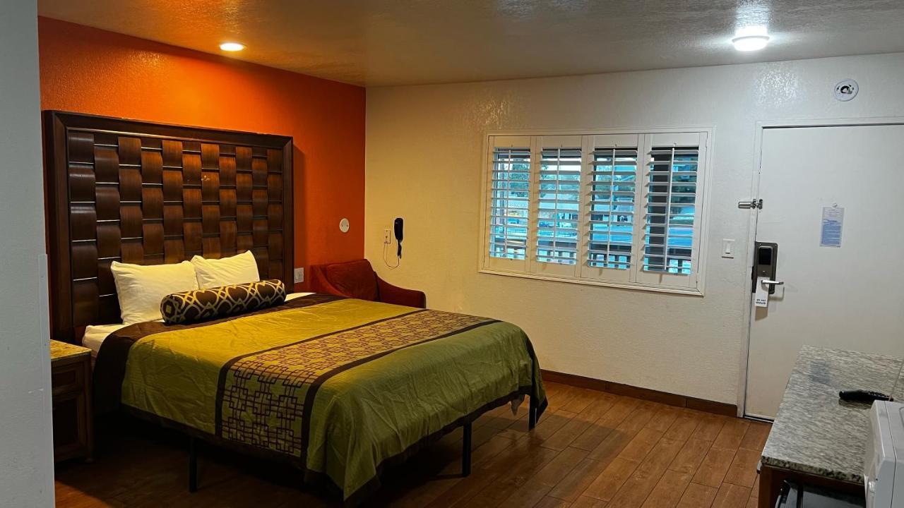New American Inn & Suites Orange Exterior photo