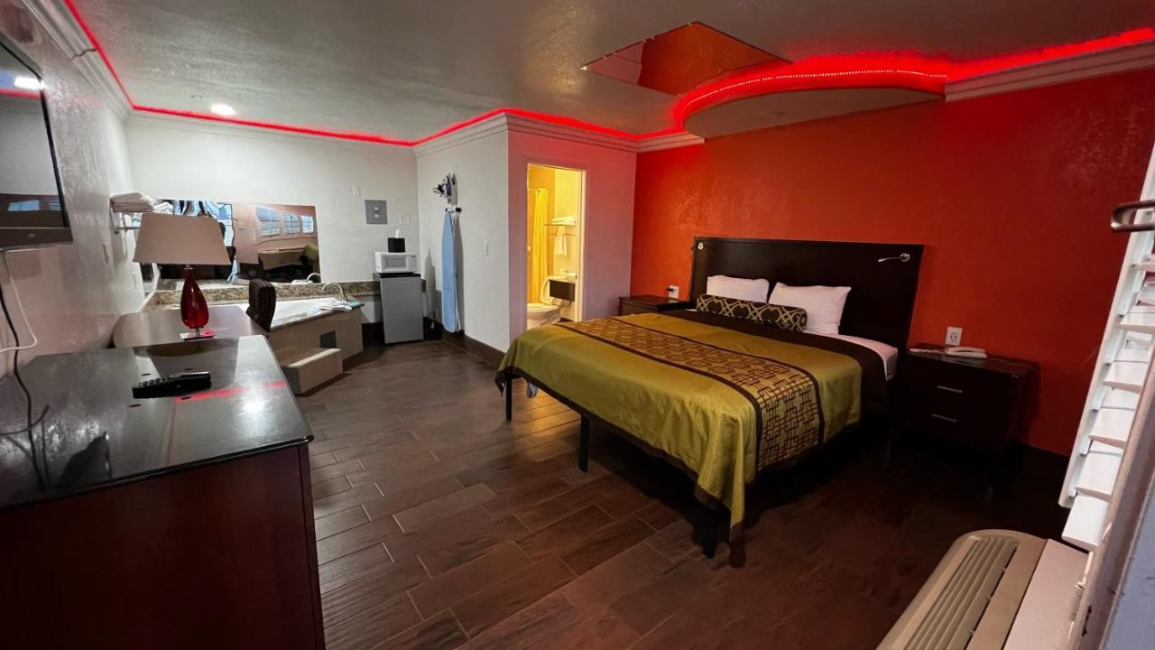 New American Inn & Suites Orange Exterior photo