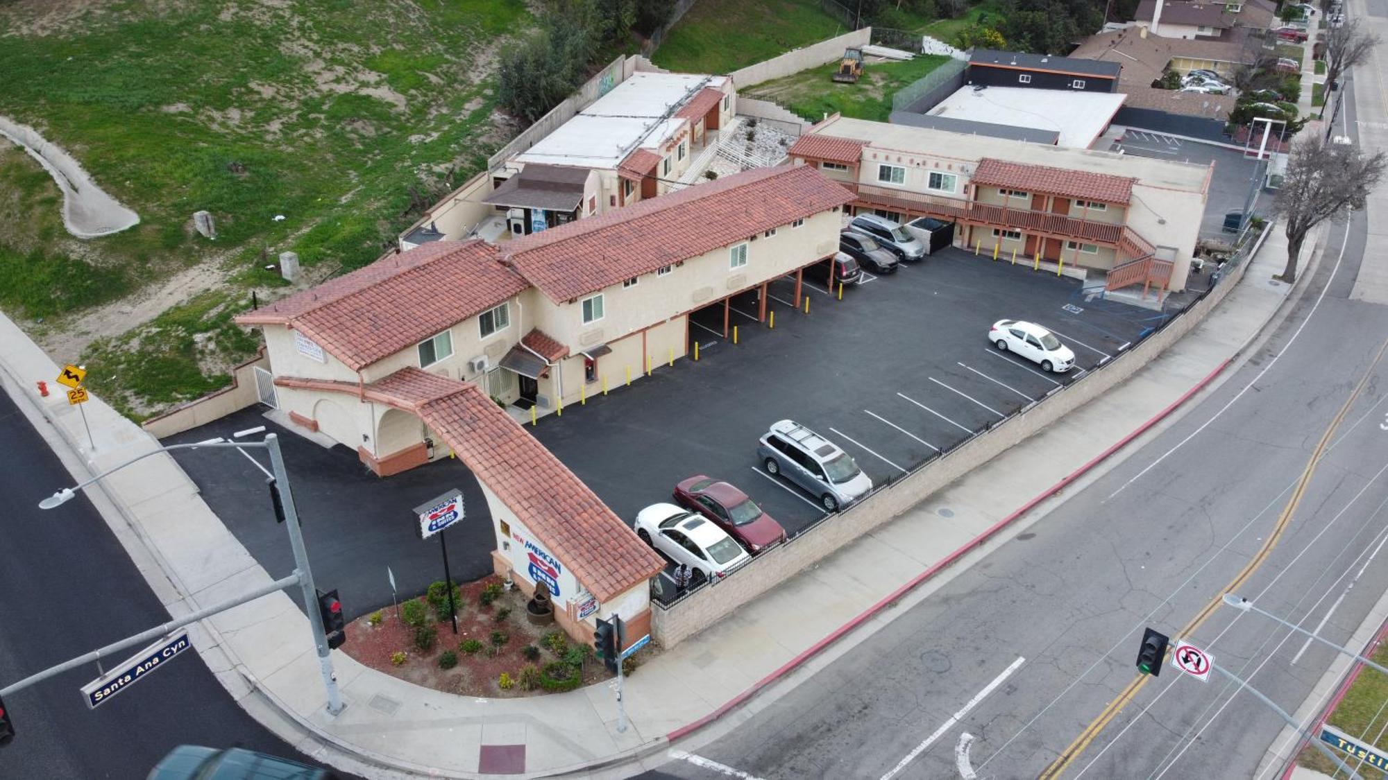 New American Inn & Suites Orange Exterior photo